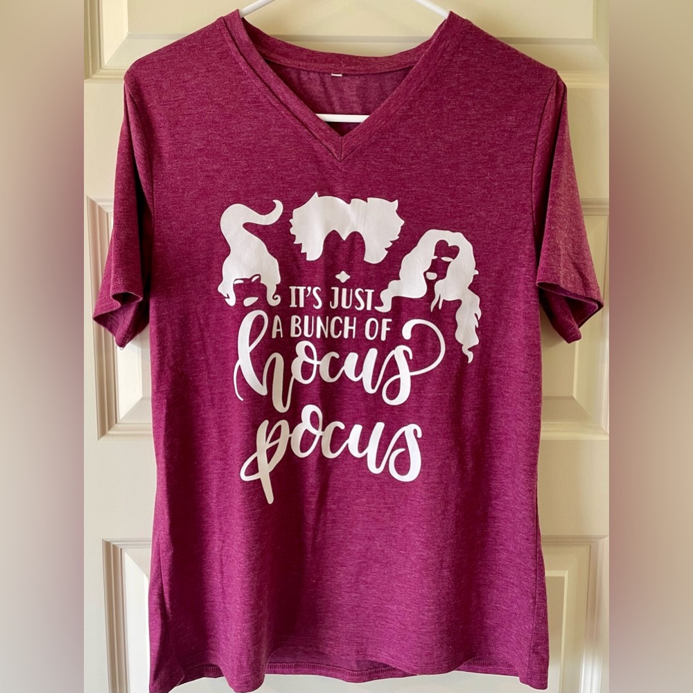 Disney’s It’s Just a Bunch of Hocus Pocus  Maroon V Neck Short Sleeve Tee Medium